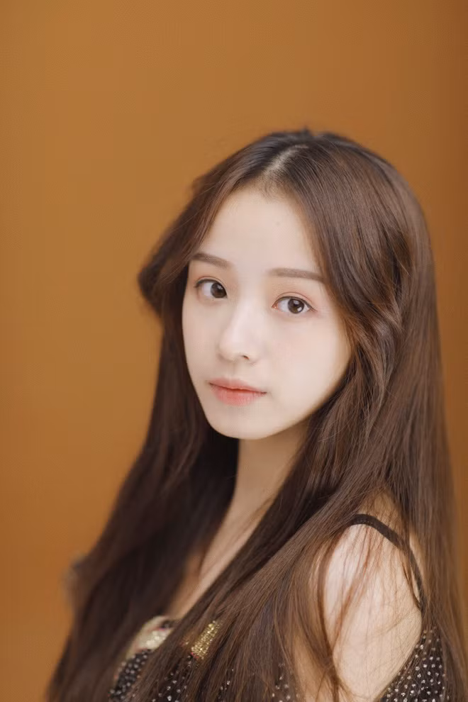 Ngắm nhiều bức ảnh đời thường Châu Nhị Kha, dân mạng còn để lại bình luận rằng nữ streamer này xinh đẹp cả trong những lúc mặt mộc mà không cần photoshop.