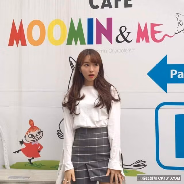 Dù được săn đón nhiệt tình trên mạng xã hội nhưng những thông tin cơ bản về cô gái như tên tuổi, nơi sinh sống vẫn là 1 ẩn số. Điều đó đủ thấy cô ấy là một người sống khép kín, không ham nổi tiếng.