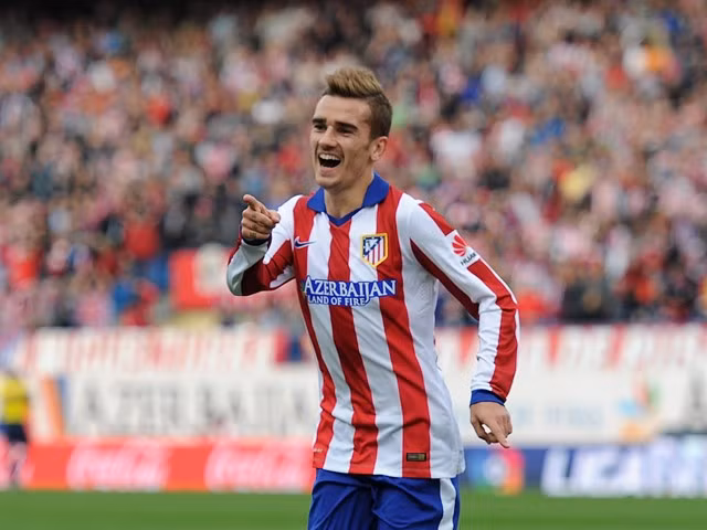 Antoine Griezmann là cầu thủ trẻ đầy triển vọng của Atletico Madrid. Chính phong độ tốt cùng với việc ghi bàn khá đều của Griezmann đã khiến CLB Arsenal muốn đưa anh về sân Emirates càng sớm càng tốt.