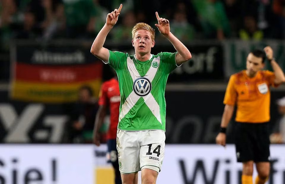 Bruyne đã ghi 14 bàn cùng 21 pha kiến tạo trên tất cả các mặt trận và góp công lớn giúp “Sói xanh” vững chắc ở vị trí thứ 2 tại Bundesliga (sau Bayern Munich).