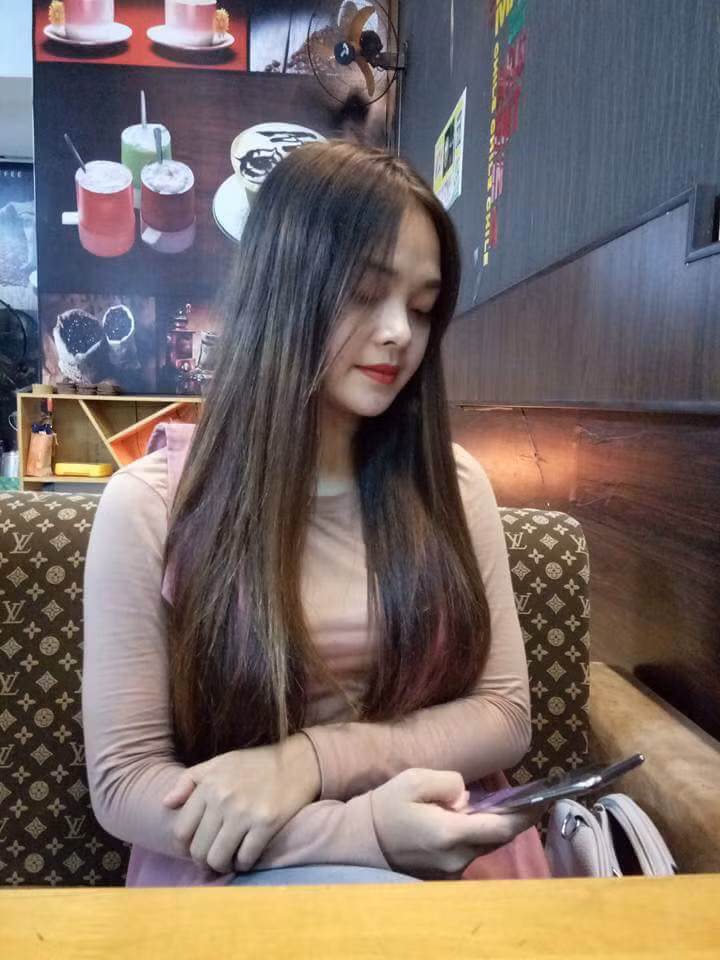 Dù ăn mặc khá đơn giản nhưng H'Von Enuol trông vẫn cũng rất ổn qua mỗi bức ảnh đời thường của mình.