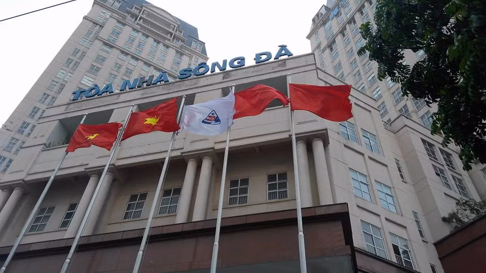 Tong cong ty Song Da no nhieu, Bo Tai chinh ra canh bao