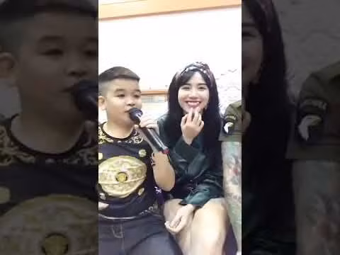Bị cư dân mạng phản ứng gay gắt Linh Miu không những không dừng lại còn lên tiếng đáp trả và bị đồng loạt mọi người chỉ trích bằng những lời lẽ khó nghe, cay độc.