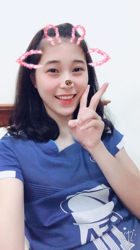 Sau khi bất ngờ nổi tiếng, Huyền Đặng cho hay cô khá vui và bất ngờ khi nhiều người không quen biết quan tâm tới mình. Nữ VĐV hiện thường tập bóng chuyền vào buổi sáng và chiều, còn buổi tối dành cho việc học văn hóa.