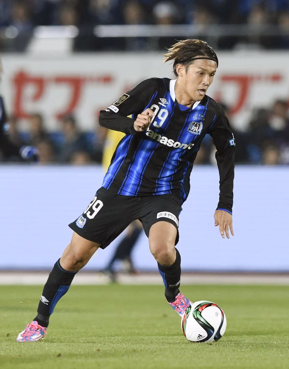 Sau nhiều năm học tập tại Đức, Takashi Usami đã trở lại khoác áo Gamba Osaka tại J-League 1. Mùa giải năm nay anh đã có 8 trận ra sân và ghi được 2 bàn thắng.