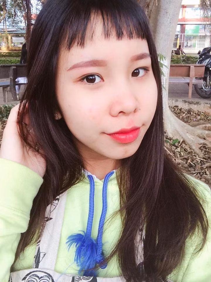 Để cắt được cái mái nhấp nhô chỗ dài chỗ ngắn như thế này cũng là nghệ thuật chứ có phải chuyện đùa đâu.