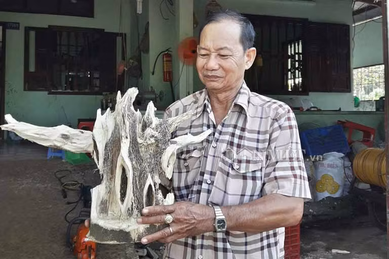 ..cả gốc cây dó có trầm cũng được ông Khoan tạo thành những hình thù bắt mắt