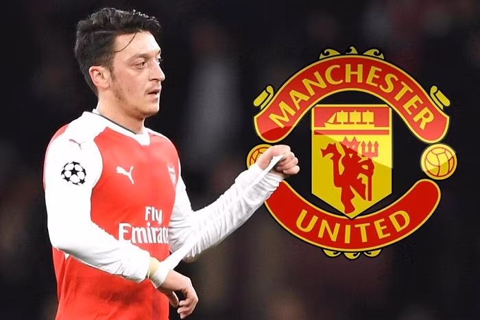 M.U sở hữu Ozil giá "bèo": Mesut Ozil trên đường gia nhập M.U của Mourinho. Theo thông tin chuyển nhượng bóng đá từ TMW, thay vì trắng tay nhìn tiền vệ người Đức ra đi vào cuối mùa, Arsenal chấp nhận bán Ozil giá thấp hơn thực tế, trong kỳ chuyển nhượng vào tháng Giêng tới đây. Ảnh: TMW