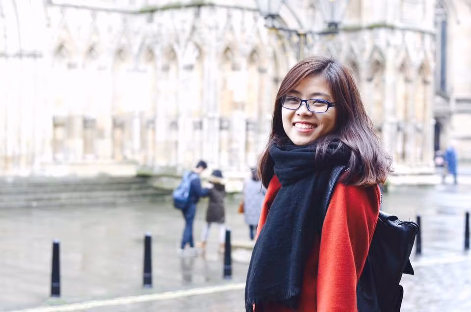 Những ngày đi "lang thang" cho cô gái Việt cảm giác cuộc sống như dài hơn. Có lúc đi từ sáng tới tận tối muộn mới về, chân rã rời và ngủ không biết gì cho tới sáng hôm sau lại chuẩn bị ra sân bay nhưng đó là những trải nghiệm cực lạ tại trời Âu cho nữ du học sinh 9X trên muốn chia sẻ với mọi người.