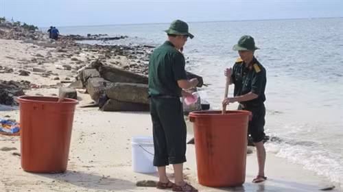 Từ nhiều năm nay, cán bộ, nhân viên Trạm Quan trắc, cảnh báo môi trường độc-xạ miền Bắc thuộc Viện Hóa học và Môi trường Quân sự, Binh chủng Hóa học với chức năng của mình, đã thực hiện quan trắc, cảnh báo, phân tích các tác nhân hóa học, phóng xạ phục vụ nhiệm vụ sẵn sàng chiến đấu.