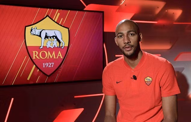 Sau tất cả, AS Roma đã chiêu mộ thành công tiền vệ Steven N'Zonzi từ Sevilla.