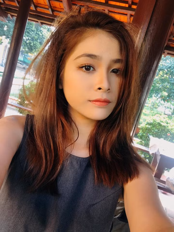 Phương Quỳnh được chú ý tới không chỉ nhờ tài năng diễn xuất mà còn bởi vẻ đẹp đến từ hình thể mà đặc biệt là khuôn mặt khá ưa nhìn.