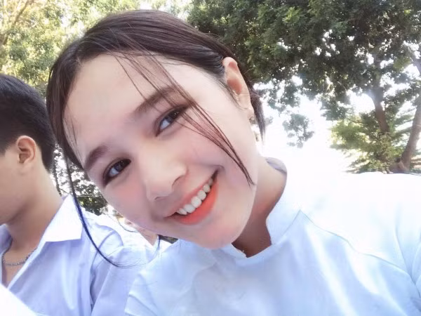 Thời gian qua trên mạng xã hội, rất nhiều những cô gái Việt Nam sở hữu vẻ đẹp "không tì vết" đã đánh lừa cộng đồng mạng khiến họ tưởng rằng đó là con lai và mới đây nhất là trường hợp của nữ sinh Sài thành có tên Thùy Trang.