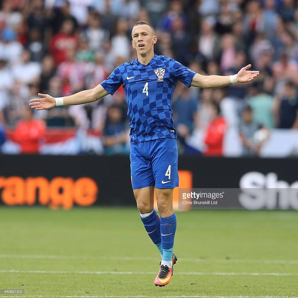 Chính Perisic là người ghi bàn mở tỉ số trong trận hòa 2-2 trước CH Séc, và sau đó là việc ấn định chiến thắng 2-1 trước Tây Ban Nha. Croatia vượt qua vòng bảng với ngôi vị số 1 là có phần đóng góp không nhỏ từ ngôi sao của Inter Milan.