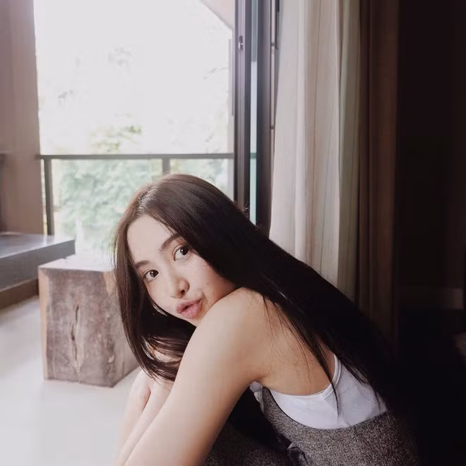 Nét hồn nhiên đúng lứa tuổi luôn được Velora thể hiện trong những bức ảnh của mình.