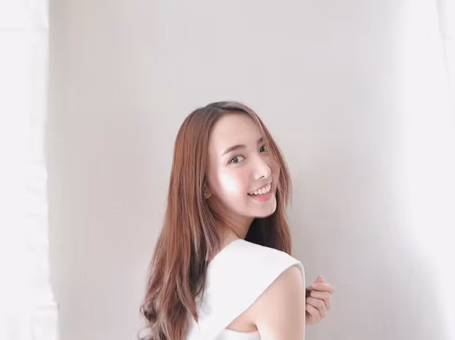 Sau khi ngắm nhìn những bức ảnh của Velora trên trang cá nhân, nhiều người đã phải trầm trồ khen ngợi và kỳ vọng rằng cô bạn 9X này sẽ tỏa sáng trong tương lai với vai trò người mẫu.
