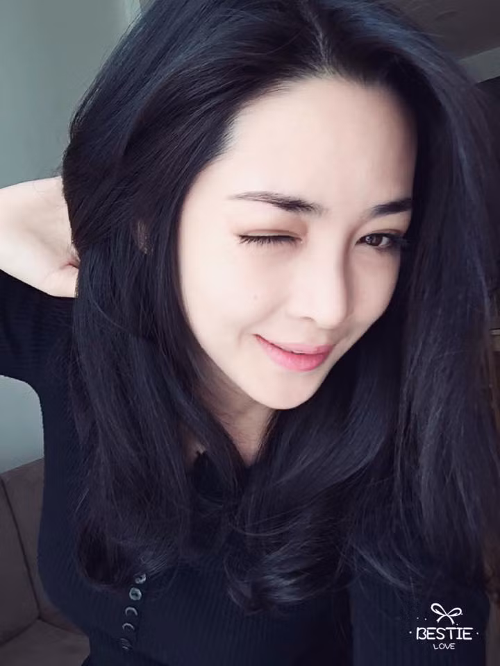 Khuôn mặt đẹp sau khi thẩm mỹ đã mang đến cho hot girl Vũ Thanh Quỳnh một diện mạo mới cùng với đó là một con đường nghệ thuật tươi sáng. Ảnh trong bài: Facebook nhân vật.
