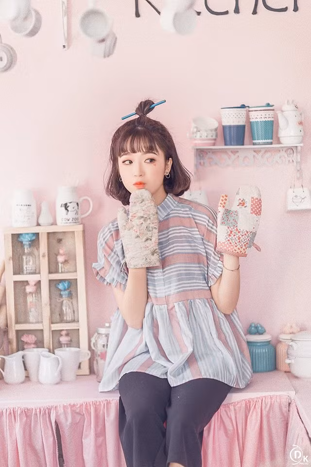 Không chỉ làm mẫu chụp hình quảng cáo, Tâm Xíu còn nhiều lần xuất hiện trên báo với khuôn mặt rạng ngời.