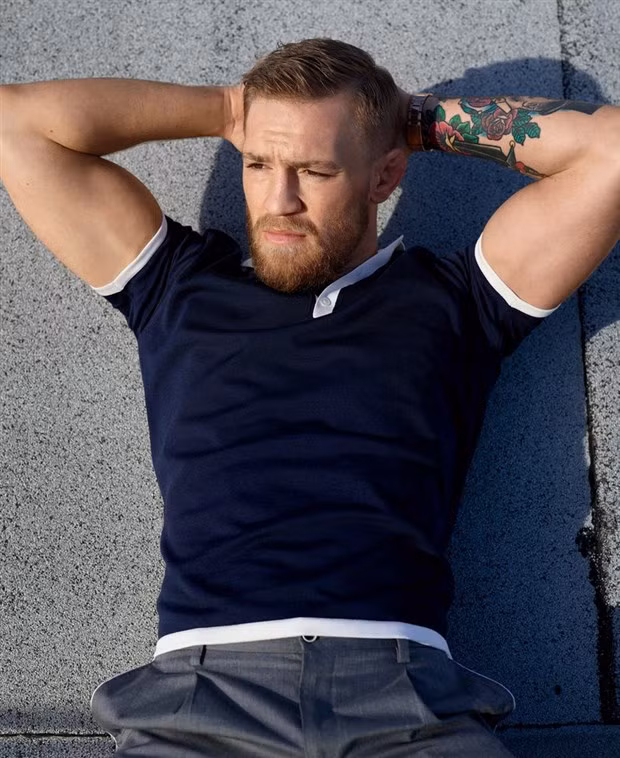 Sở hữu thân hình cường tráng với cơ bắp săn chắc, cộng thêm khuôn mặt đẹp, Conor McGregor được đánh giá chuyên nghiệp và chẳng thua kém những người mẫu nam chuyên nghiệp.