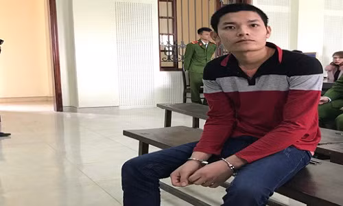 Lay gay nem nguoi di duong tu vong