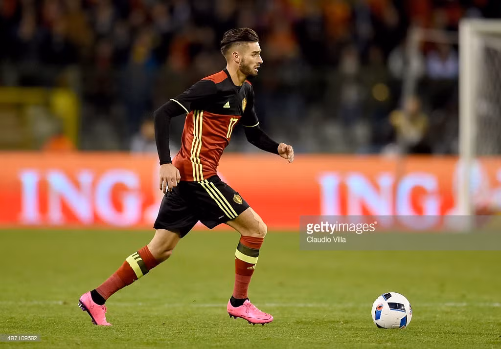 Ngôi sao bóng đá sở hữu tốc độ đáng sợ đầu tiên được nhắc đến là Yannick Carrasco của ĐT Bỉ. Tiền vệ này đã có những pha bứt tốc tới 32 km/h trong chiến thắng 4-0 của Bỉ trước Hungary tại vòng 1/8 Euro 2016.