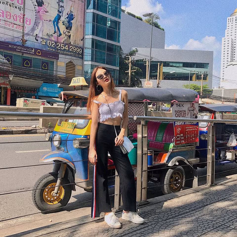 Ngắm nhìn từng bộ ảnh của Minh Ngọc, dân mạng đều có chung nhận xét rằng, cô bạn này chẳng khác gì một "chú tắc kè" khi liên tục thay đổi phong cách chứ không phải trong khuôn khổ 1 hình ảnh.