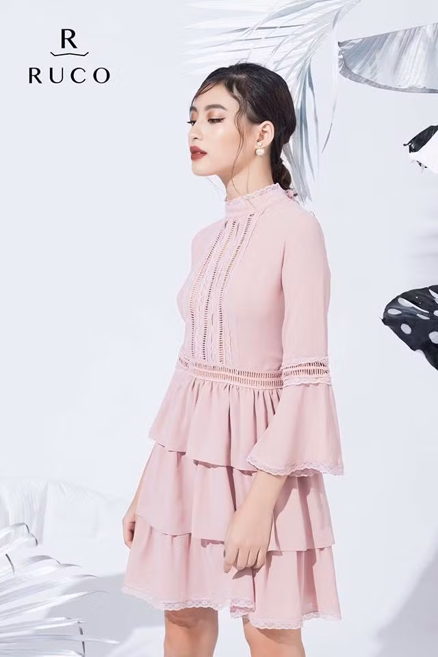 Thêm nữa, Minh Ngọc cũng cho rằng, việc không giữ khuôn hình ảnh là điều cần thiết bởi thay đổi và làm mới bản thân để khán giả không bị nhàm chán và sớm quên mình.