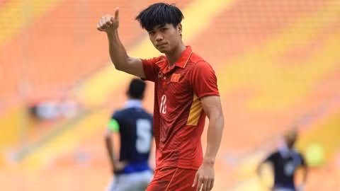 U22 Việt Nam đã phải dừng lại một cách khá đáng tiếc tại vòng bảng SEA Games 29 sau khi để bại trận trước Thái Lan. Dù trước đó, thầy trò HLV Hữu Thắng luôn đứng đầu bảng sau 3 trận thắng cách biệt lớn và một trận hòa không bàn thắng. Ảnh: Tiền Phong