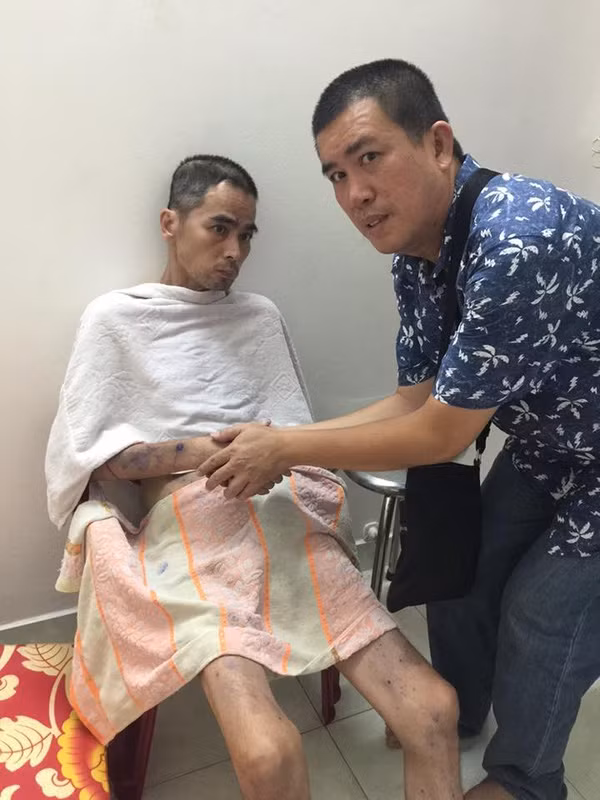 Nhói lòng với hình ảnh tiều tụy, 'da bọc xương' của Nguyễn Hoàng.