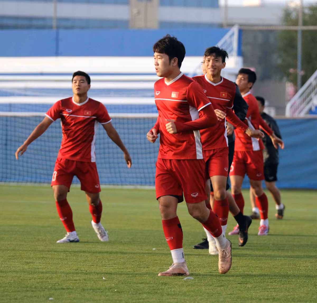 Trước buổi tập, HLV Park Hang-seo đã dành khá nhiều thời gian để làm công tác tư tưởng cho các cầu thủ đội tuyển Việt Nam ngay tại phòng thay đồ.