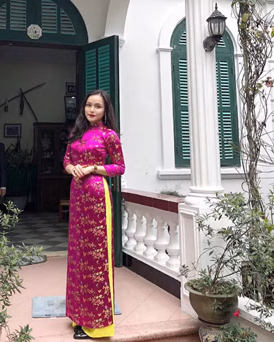 9X cũng cho biết, cô rất vinh hạnh khi được gặp trực tiếp và trao tặng hoa cho Tổng thống Mỹ Donald Trump khi ông đáp xuống sân bay Nội Bài vào buổi tối ngày 26/2 để dự Hội nghị thượng đỉnh Mỹ - Triều cùng Lãnh đạo Triều Tiên Kim Jong-un.