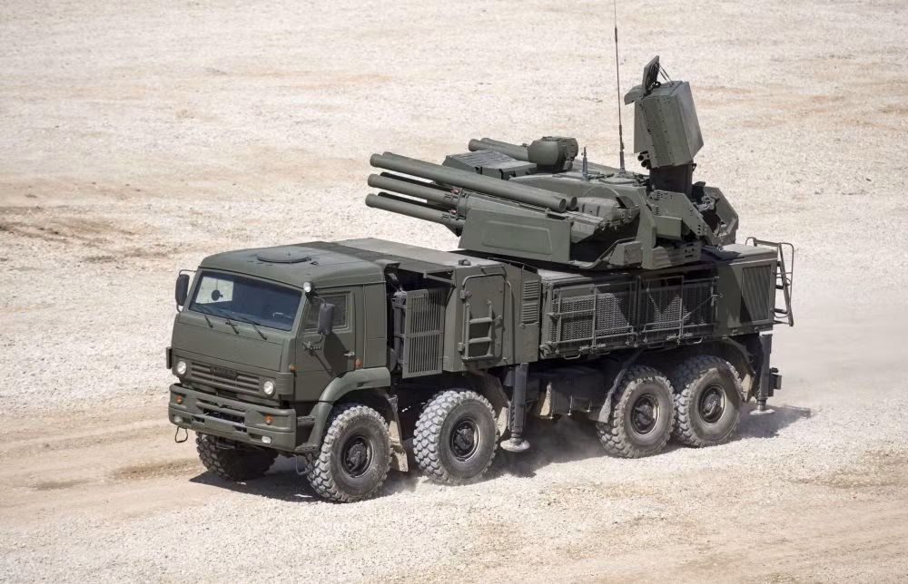 Pháo phòng không tầm trung Pantsir-S31 sở hữu hai khẩu pháo 30-mm, Thiết bị này được thiết kế để tiêu diệt các vật thể bay từ 5m tới 10km và các vật cản trong phạm vi 200m tới 20km. (Nguồn: Sputniknews).