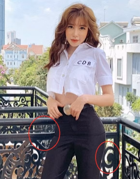 Mới đây nhất, Elly Trần lại tiếp tục khiến ai nấy phải tròn mắt khi khoe dáng cực chất với combo crop-top và quần ống loe sành điệu. Bức ảnh thật sự đạt đến độ hoàn hảo cho đến khi các "thánh soi" lỡ zoom lên hết cỡ, và từ đây hàng loạt bằng chứng tố cáo việc sống áo của bà mẹ bỉm sữa đã được hé lộ.