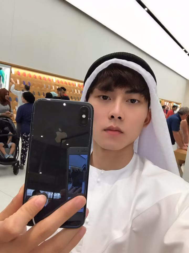 Khi còn ngồi trên ghế giảng đường của ĐH Nội Vụ, Thế Thịnh được biết đến là một người đa tài: ca hát, diễn xuất, người mẫu ảnh. Chính vì vậy anh nhanh chóng trở thành thỏi nam châm thu hút sự chú ý của nhiều đạo diễn, nhiếp ảnh gia có tiếng.
