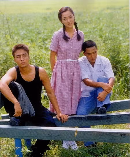 Lee Seung Yeon trong vai Hiếu Kiêng (Hyo Kyung): Á hậu Hàn Quốc năm 1992 với khuôn mặt xinh đẹp và dịu hiền đã làm thổn thức con tim của bao chàng trai thời bấy giờ với vai diễn Hiếu Kiêng của cô. Vai diễn này đã đưa Lee Seung Yeon đã một bước vụt sáng lên thành sao, được bình chọn là một trong những ngọc nữ kinh điển của màn ảnh Hàn Quốc.
