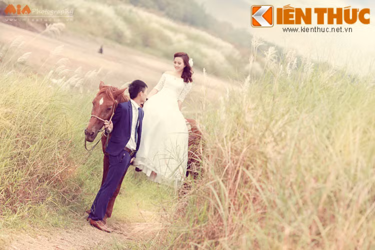 Đó là bước khởi đầu của câu chuyện tình của bạn gái Tuyết Mai – 24 tuổi, hiện đang là kĩ sư CNTT, với anh chàng hàng xóm hiền lành ít nói tên Công – 29 tuổi, kĩ sư cơ khí.