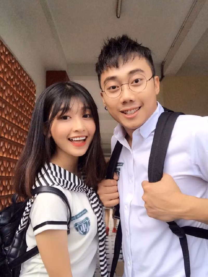 Nhận được sự yêu mến của fan hâm mộ, Ginô Tống được gọi với cái tên "hot boy học đường" hay "Soái ca" nhưng chàng trai này lại cho rằng mình chưa có nhiều thành tích nổi bật để xứng đáng hơn với tình cảm của mọi người.