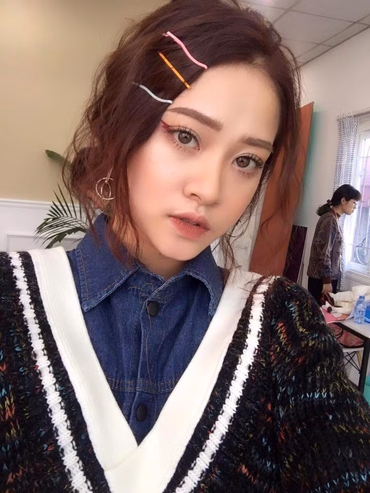 Nhưng sau khi chứng tỏ được mình có duyên với công việc này, Mai Anh đã được gia đình chấp nhận cho theo nghề khi thấy cô trưởng thành hơn trước rất nhiều.