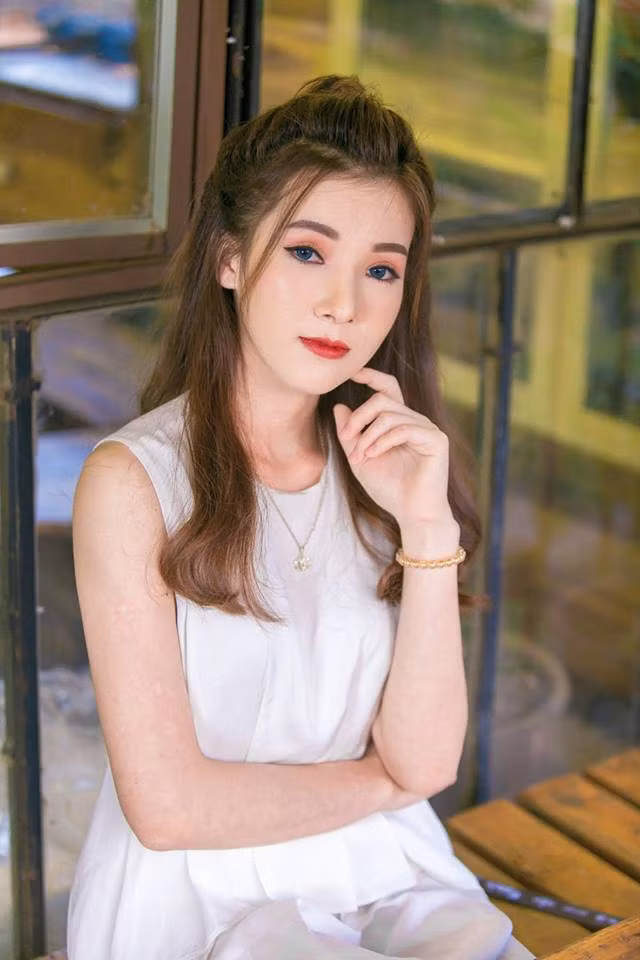 Lương Thị Hà chia sẻ thêm, thời điểm quyết định thẩm mỹ, gia đình nữ sinh này không ai biết. Sau khi làm xong, cô bạn dân tộc Thái này mới trò chuyện và thuyết phục được phụ huynh chấp nhận lựa chọn của mình.