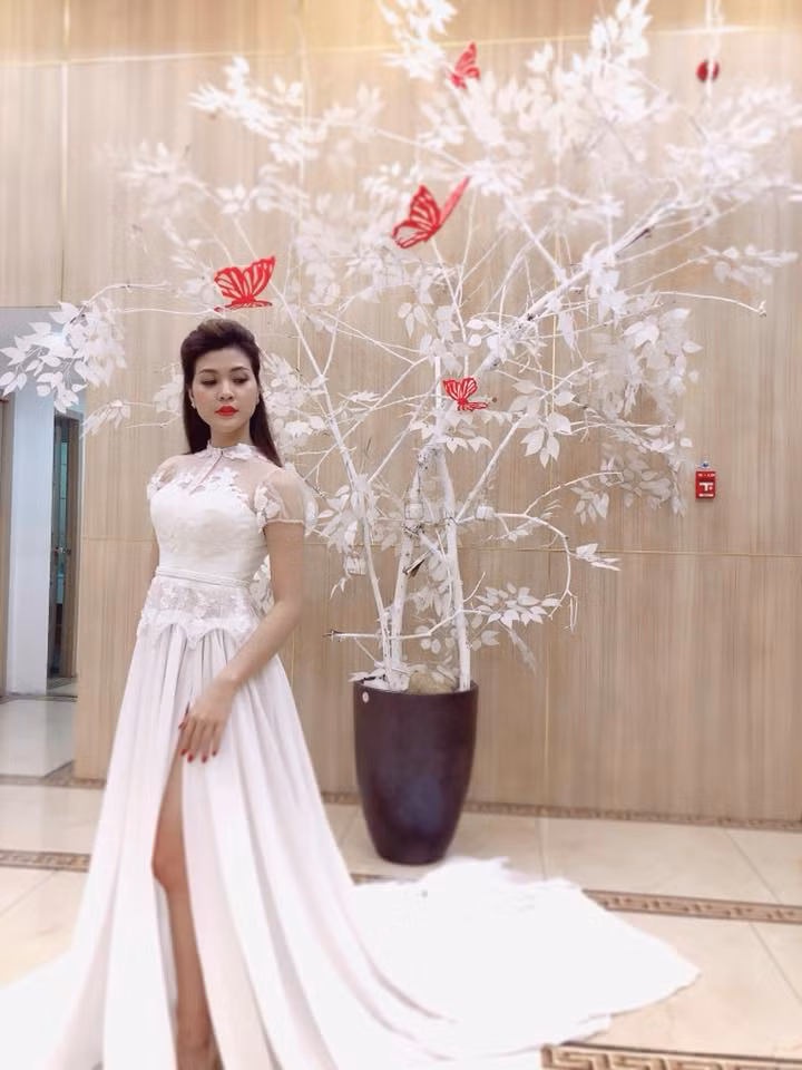 Tuy vậy, BTV của đài K+ luôn được khen ngợi là có nhan sắc ngọt ngào và vẻ đẹp nhẹ nhàng, duyên dáng.