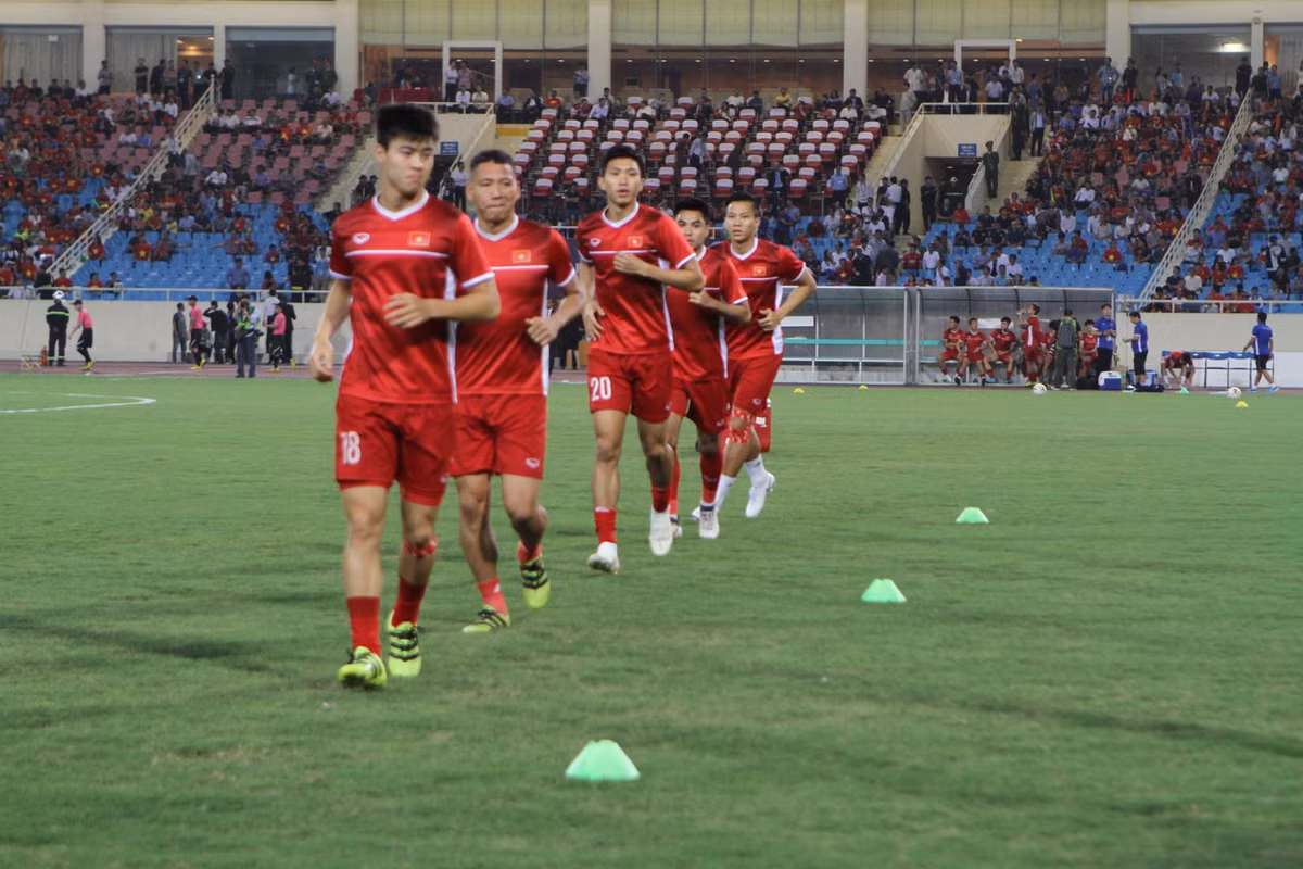 Quang Hai, Cong Phuong lap cong, Viet Nam hien ngang tien vao chung ket AFF Cup-Hinh-8