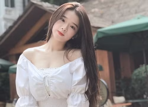 Soi vào "tủ đồ" hàng hiệu của Linh Ka có nhiều món đồ hàng hiệu được các sao ưu ái như sneaker của Louis Vuitton, speed trainer của Balenciaga...