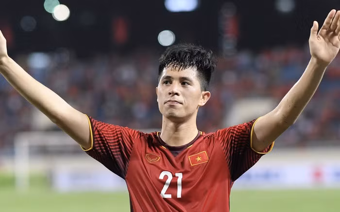 Nếu như Duy Mạnh là cái đầu nóng thì Đình Trọng lại tỏ ra rất lạnh lùng nhưng vô cùng chính xác. Chính những điều trên đã giúp cầu thủ này lọt vào top 5 trung vệ xuất sắc nhất vòng bảng AFF Cup 2018.