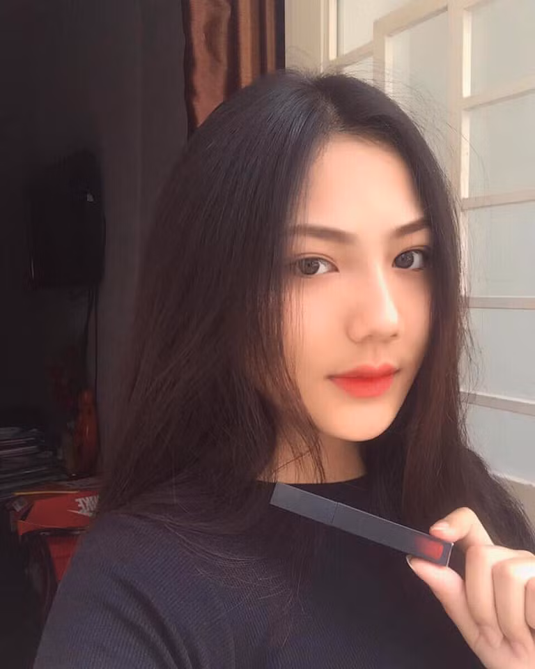 Những hình ảnh đời thường của Triệu Vy thu hút sự chú ý của CĐM và không thiếu những lời khen có cánh được dân mạng để lại dưới mỗi bức ảnh của cô nàng.