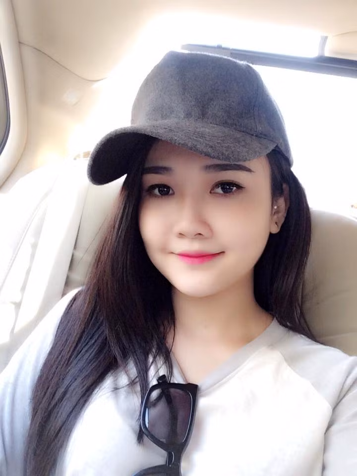 Ngoài thời gian đi làm ở văn phòng, Thanh Trang còn tăng thu nhập của mình bằng cách bán các sản phẩm làm đẹp cho phụ nữ.