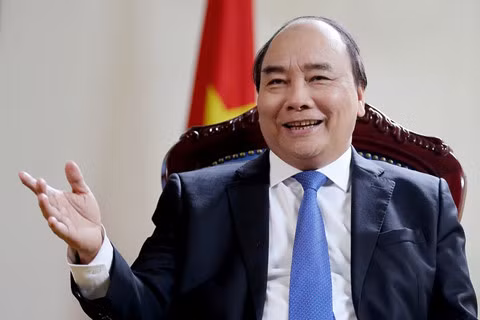 Thủ tướng Nguyễn Xuân Phúc tưởng thưởng cho các cầu thủ U23 Việt Nam.