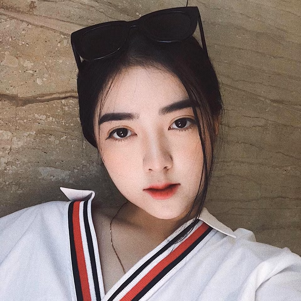 Cũng từ ngày công khai, trang cá nhân của bạn gái cầu thủ Hà Đức Chinh nhanh chóng tăng vượt bậc số người theo dõi.