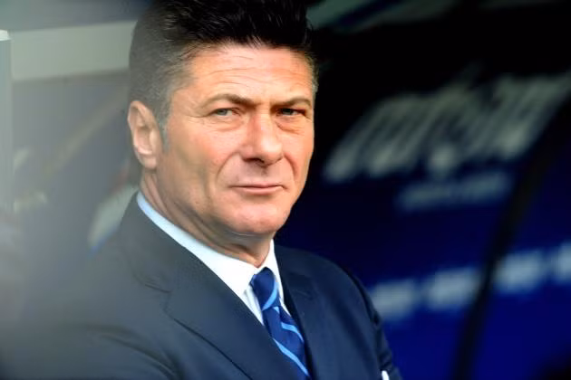 Mazzarri khuyến khích các cầu thủ chơi bóng nhanh dựa trên tốc độ lên bóng. Do đó, lối chơi phòng ngự phản công chính là sở trường của Mazzarri. Cũng rất có thể nếu lên chức HLV trưởng của đội tuyển Italy, cựu HLV của Inter sẽ thổi luồng gió mới vào đội hình già nua tuổi tác của ĐTQG.