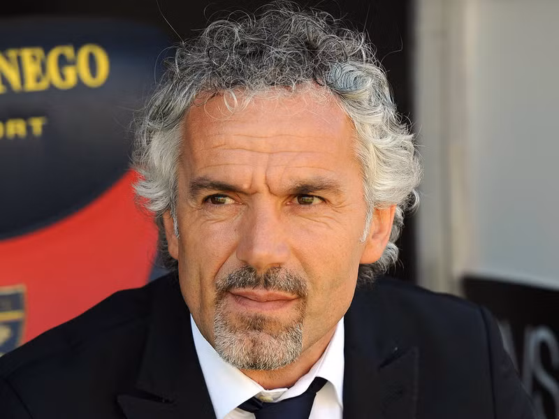 Từng có thời gian làm việc tại Azzurri trong giai đoạn 2006 – 2008, Donadoni giúp đội bóng áo thiên thanh tiến đến Tứ kết Euro 2008. Ông thầy 52 tuổi này tin tưởng vào các tài năng trẻ và mang lại màu xác mới cho bóng đá Italy.