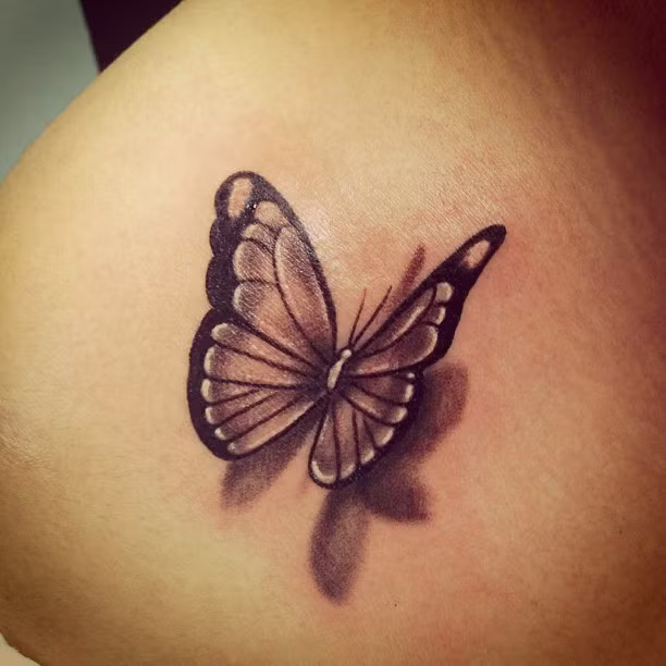 Bạn Đông Á, hiện là thợ xăm chính tại studio La Thành Tatoo ở Hà Nội chia sẻ: "Làm một hình xăm 3D rất mất thời gian, từ đi nét cho đến đánh bóng. Những hình nhỏ mất vài tiếng đồng hồ, còn những hình to thì có thể mất vài ngày".